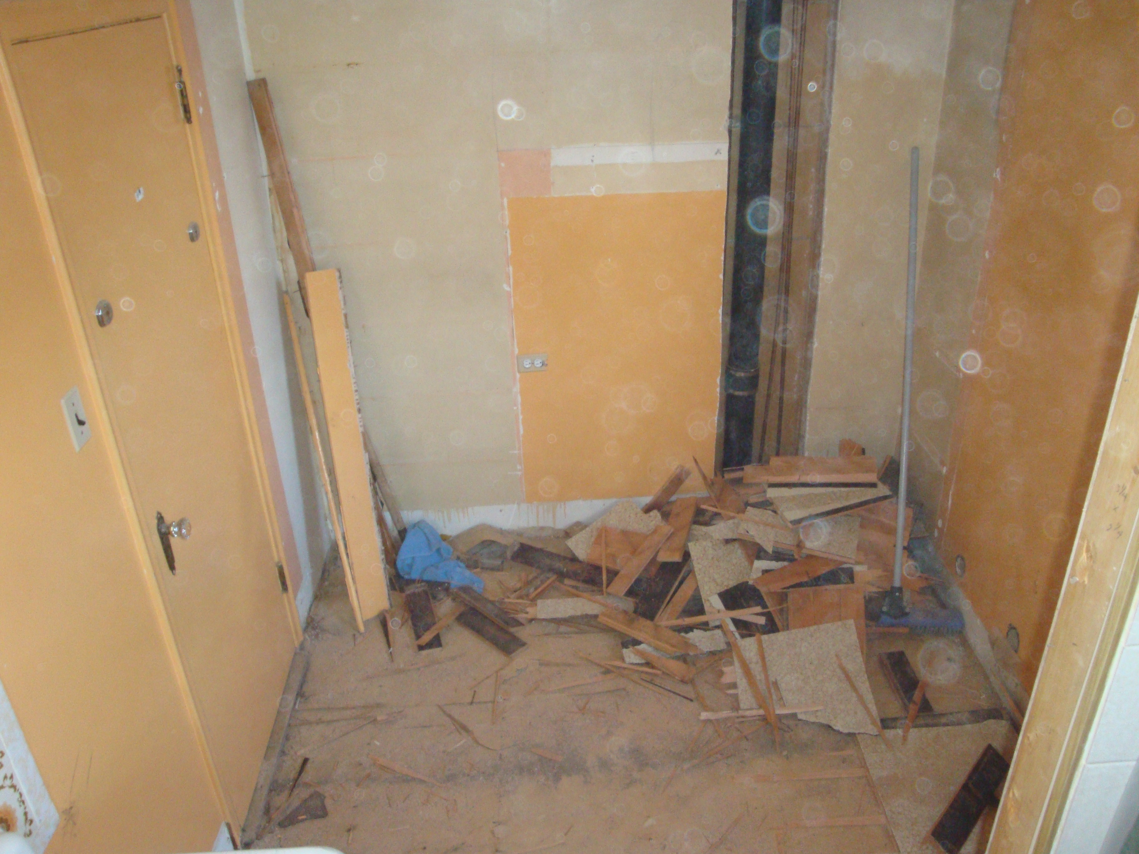 Main floor bathroom photo 33