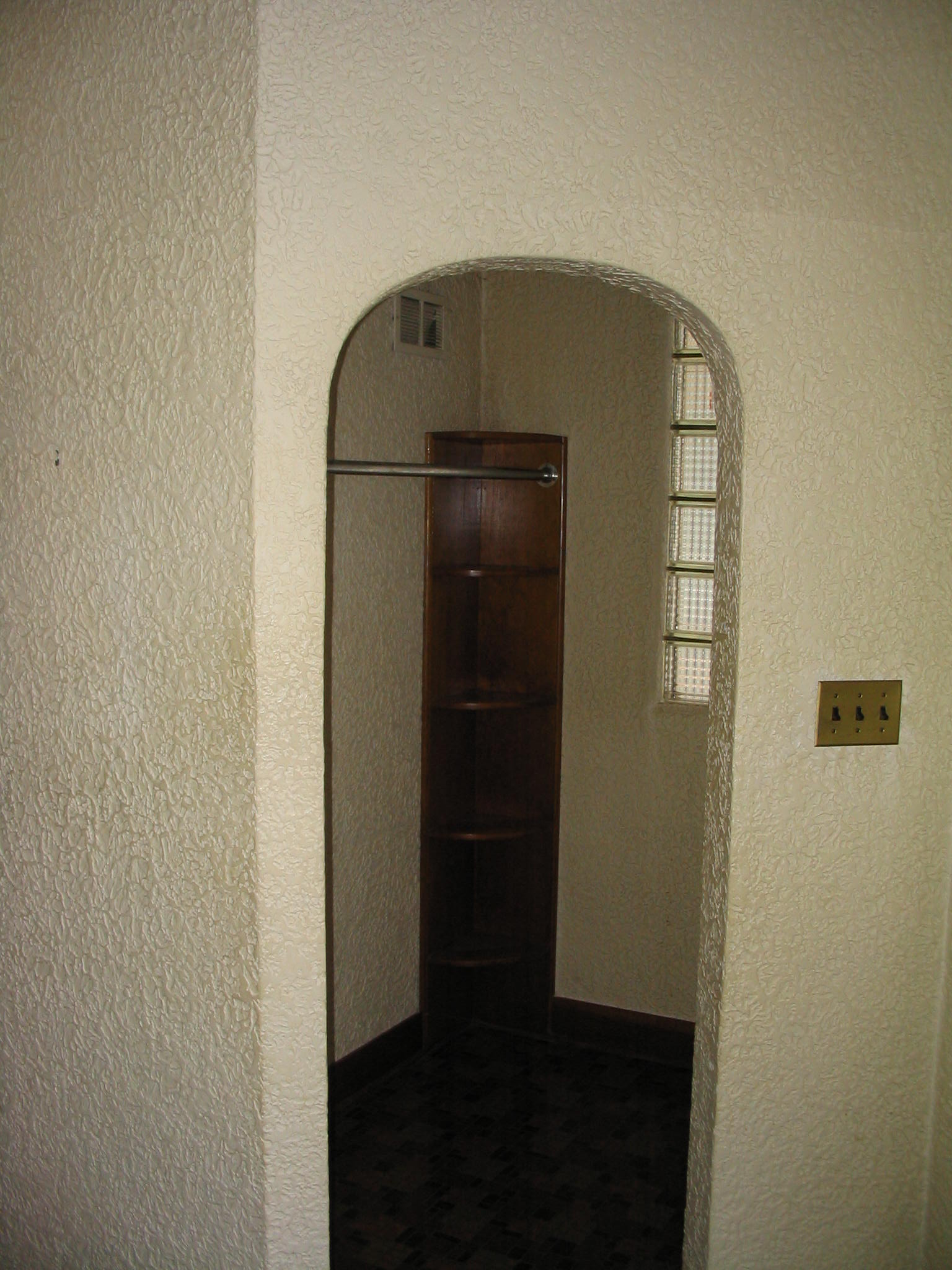 Pre-renovation photo 3