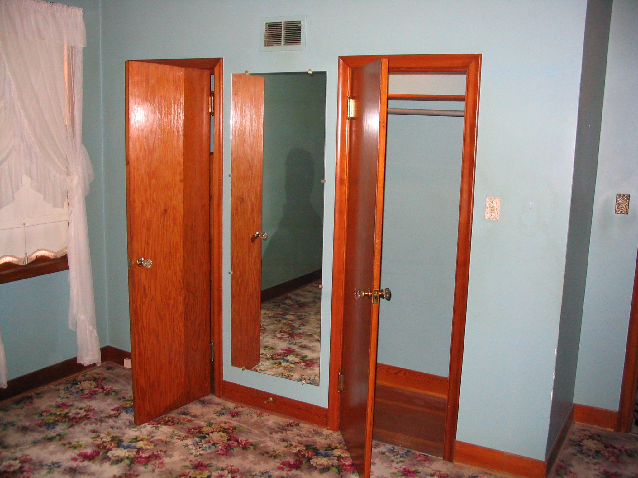 Pre-renovation photo 9