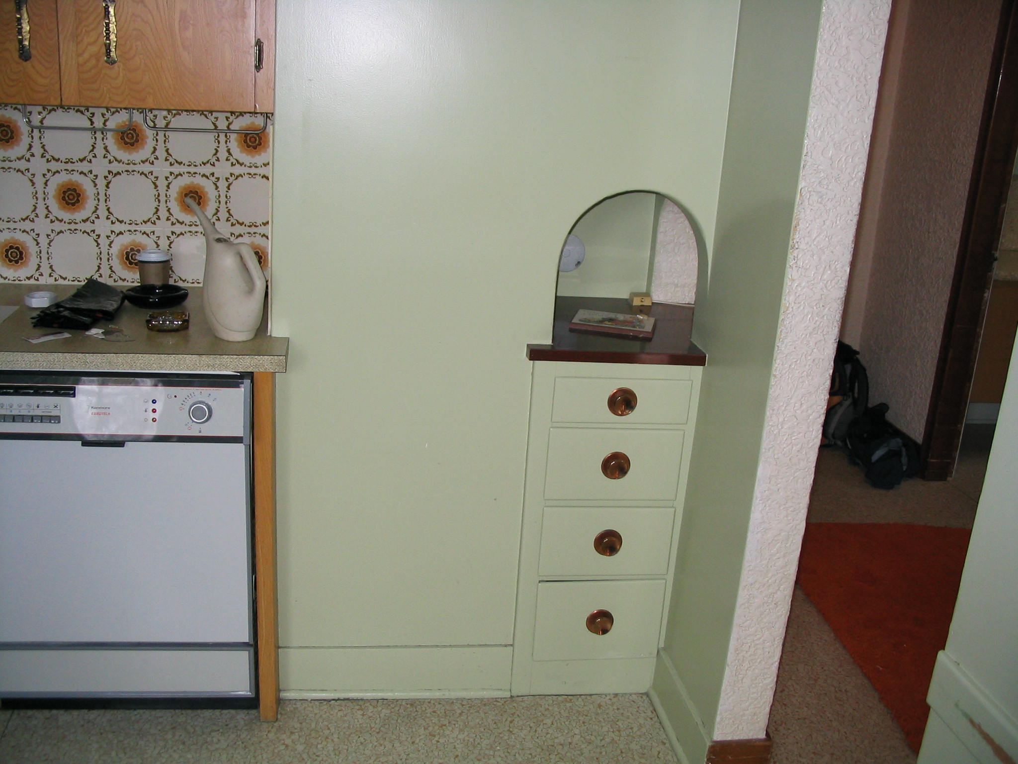 Pre-renovation photo 18