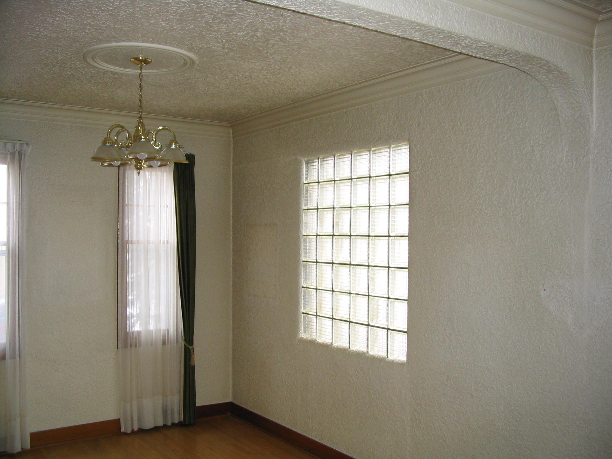 Pre-renovation photo 20