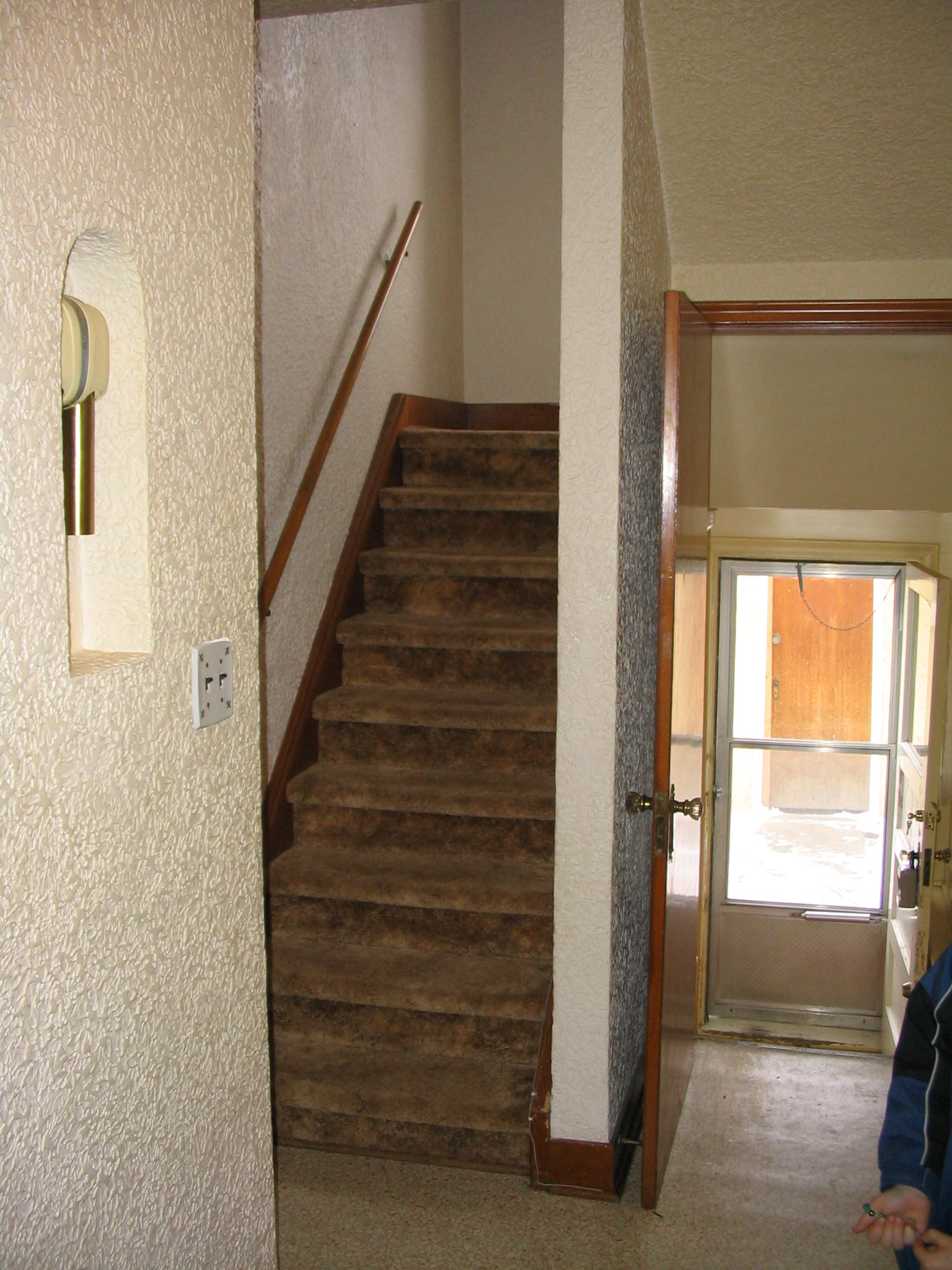 Pre-renovation photo 21
