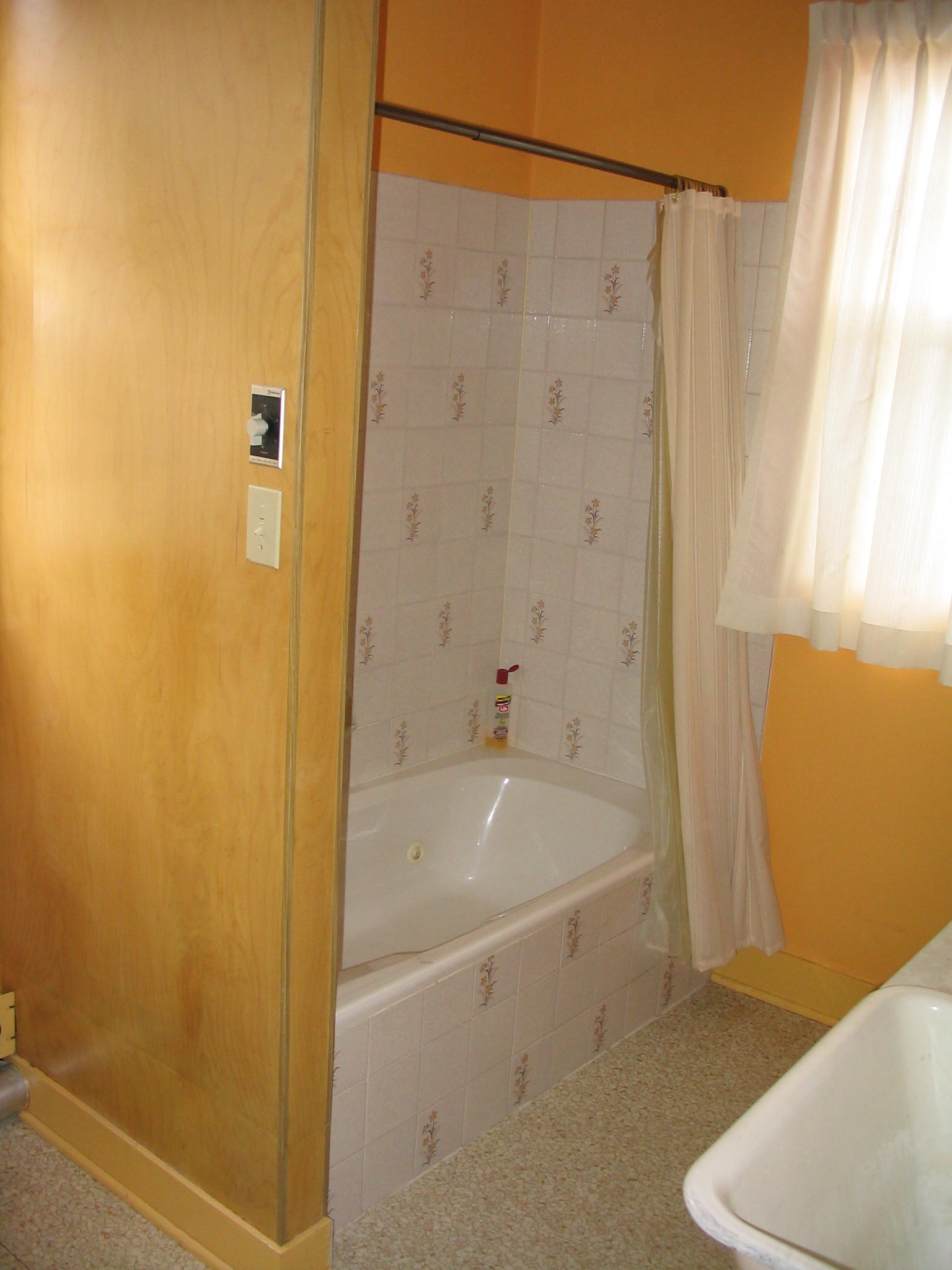 Pre-renovation photo 23