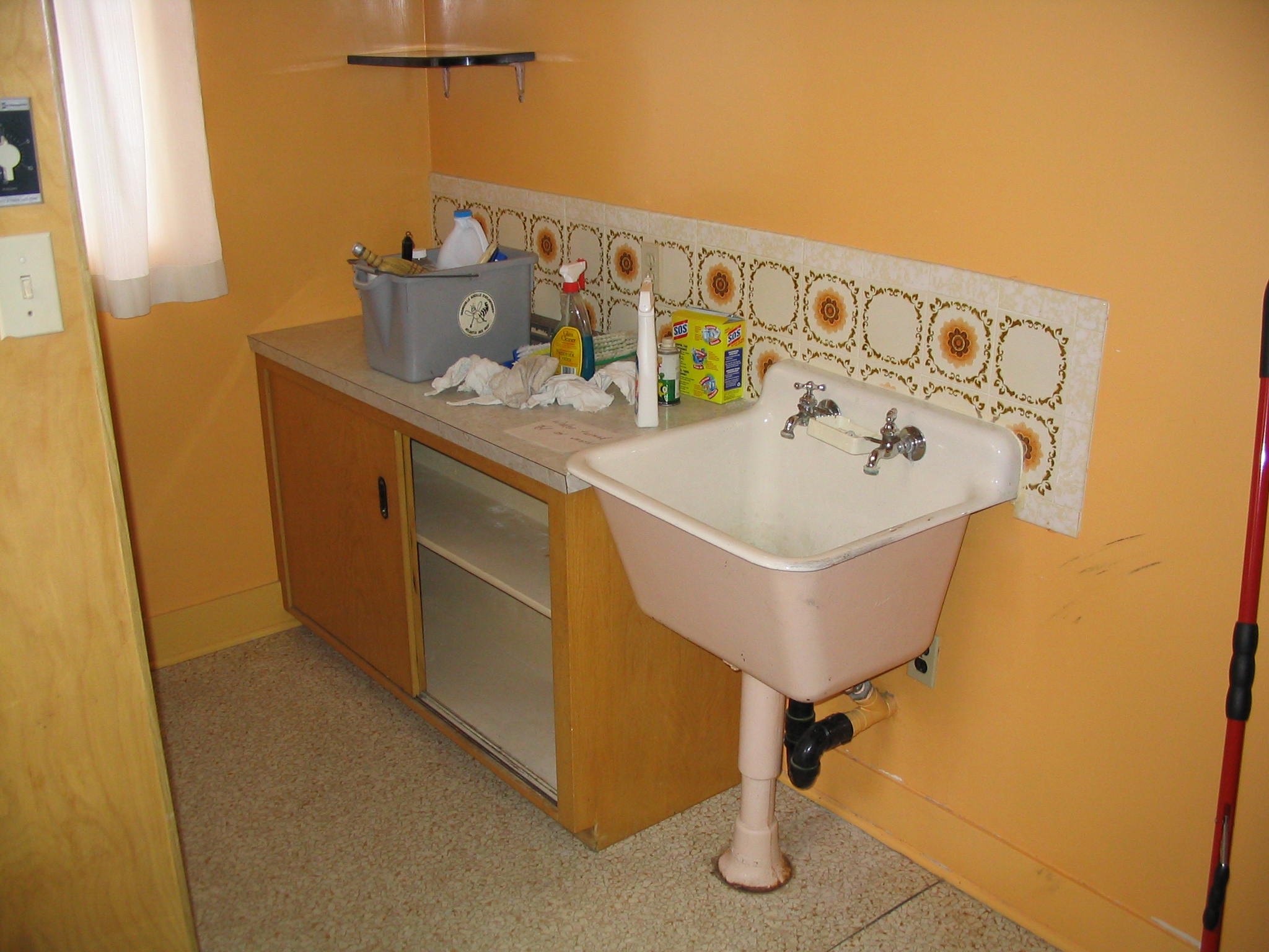 Pre-renovation photo 24