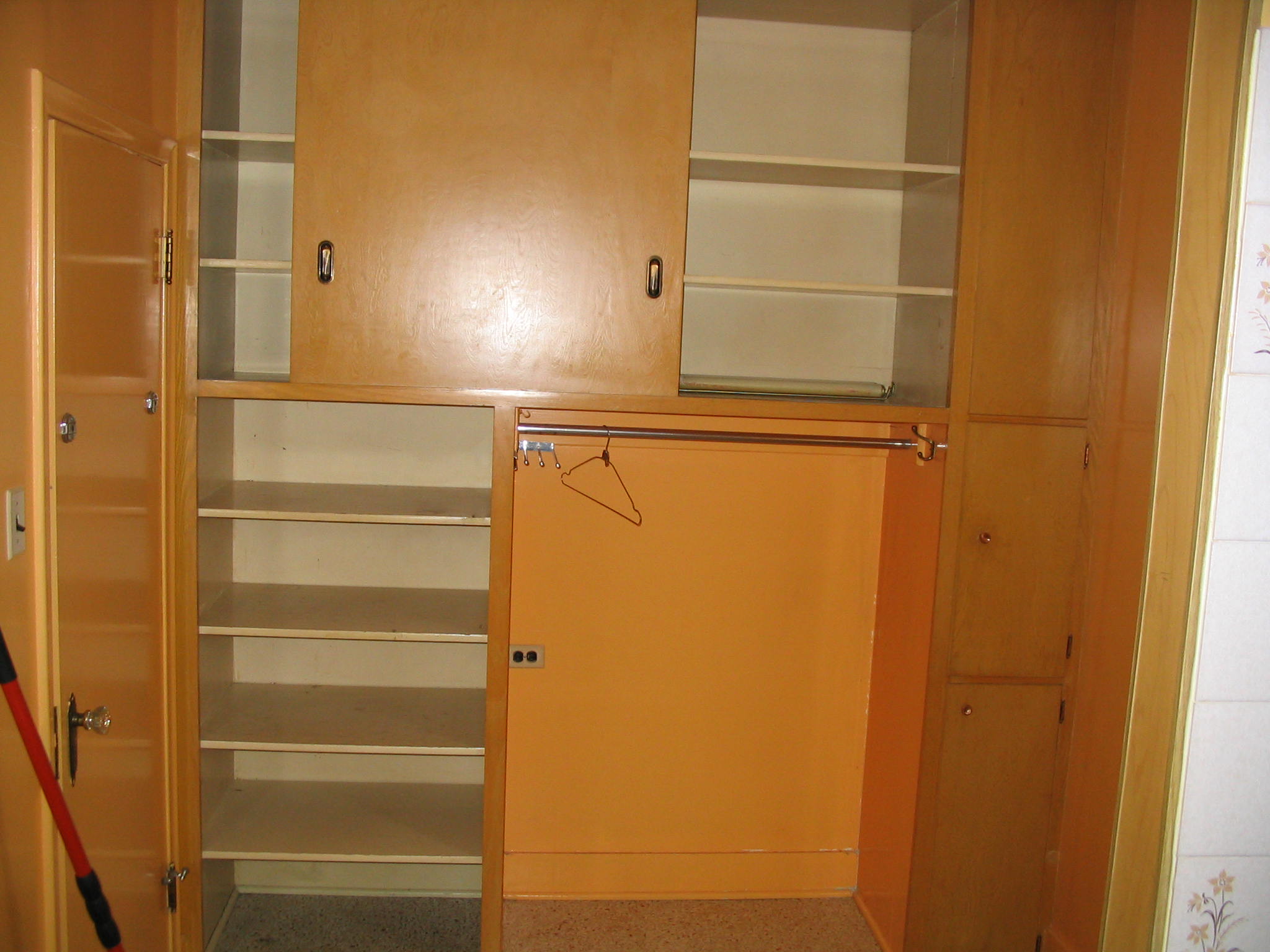 Pre-renovation photo 25