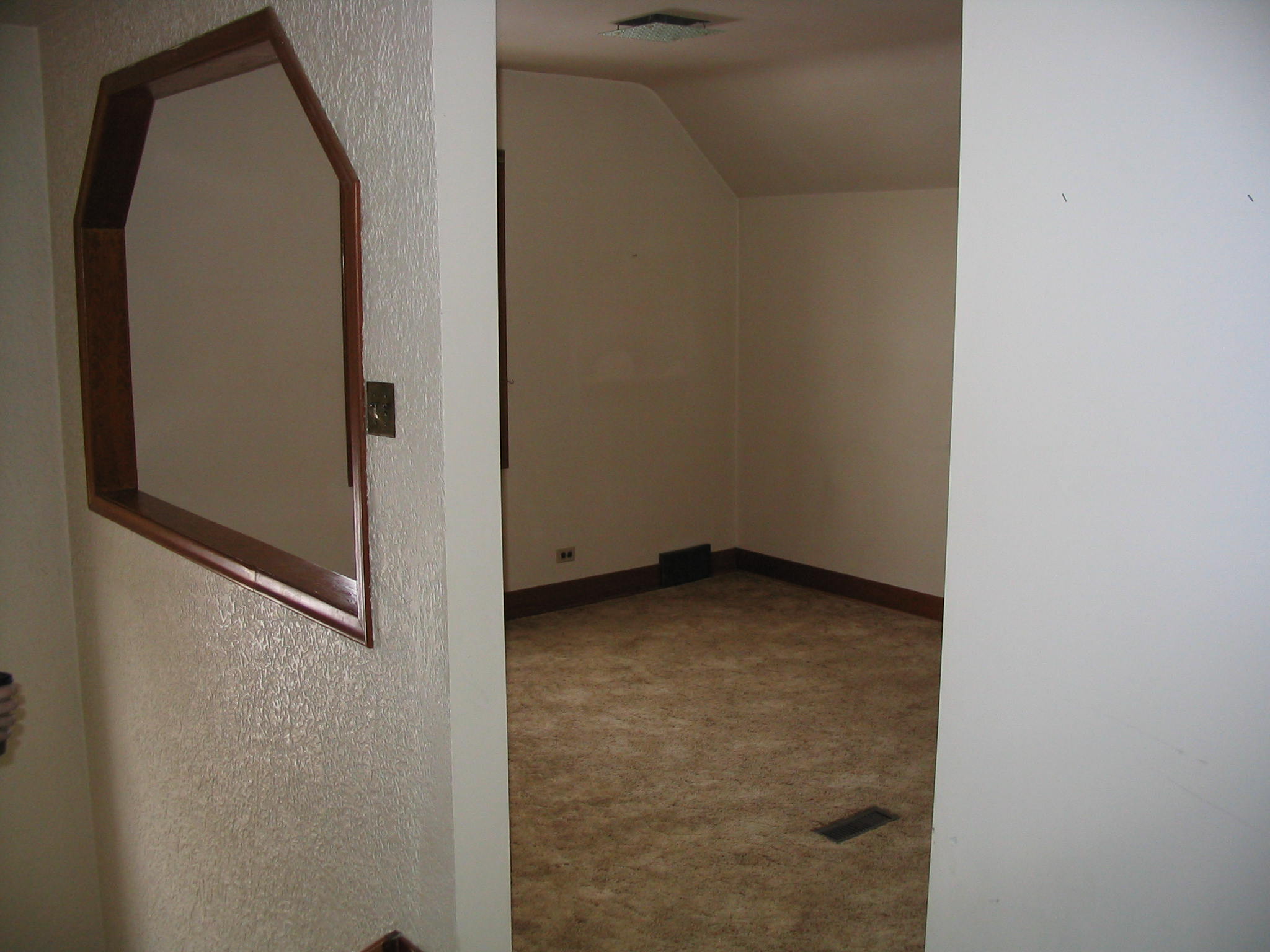 Pre-renovation photo 26