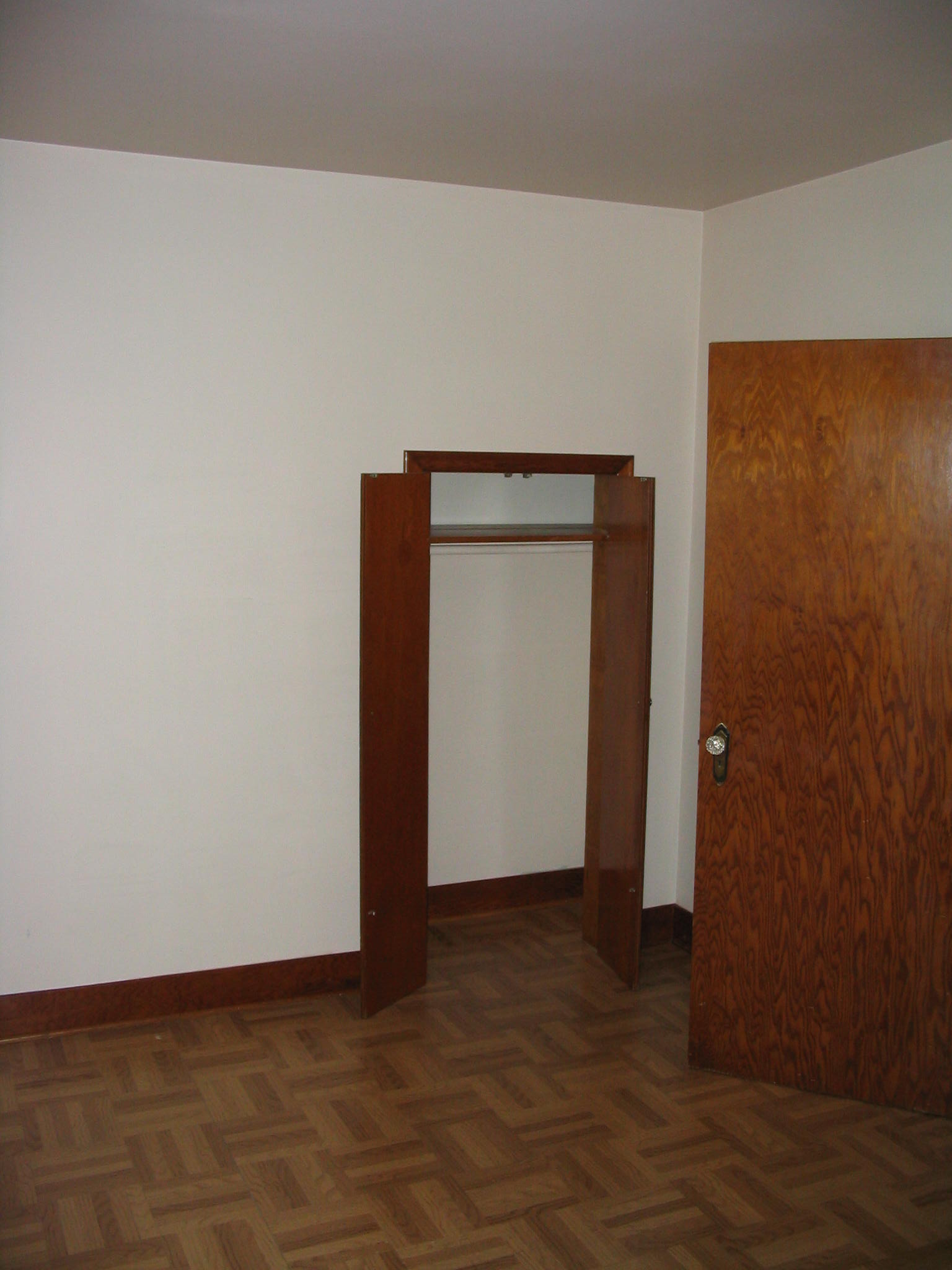 Pre-renovation photo 28