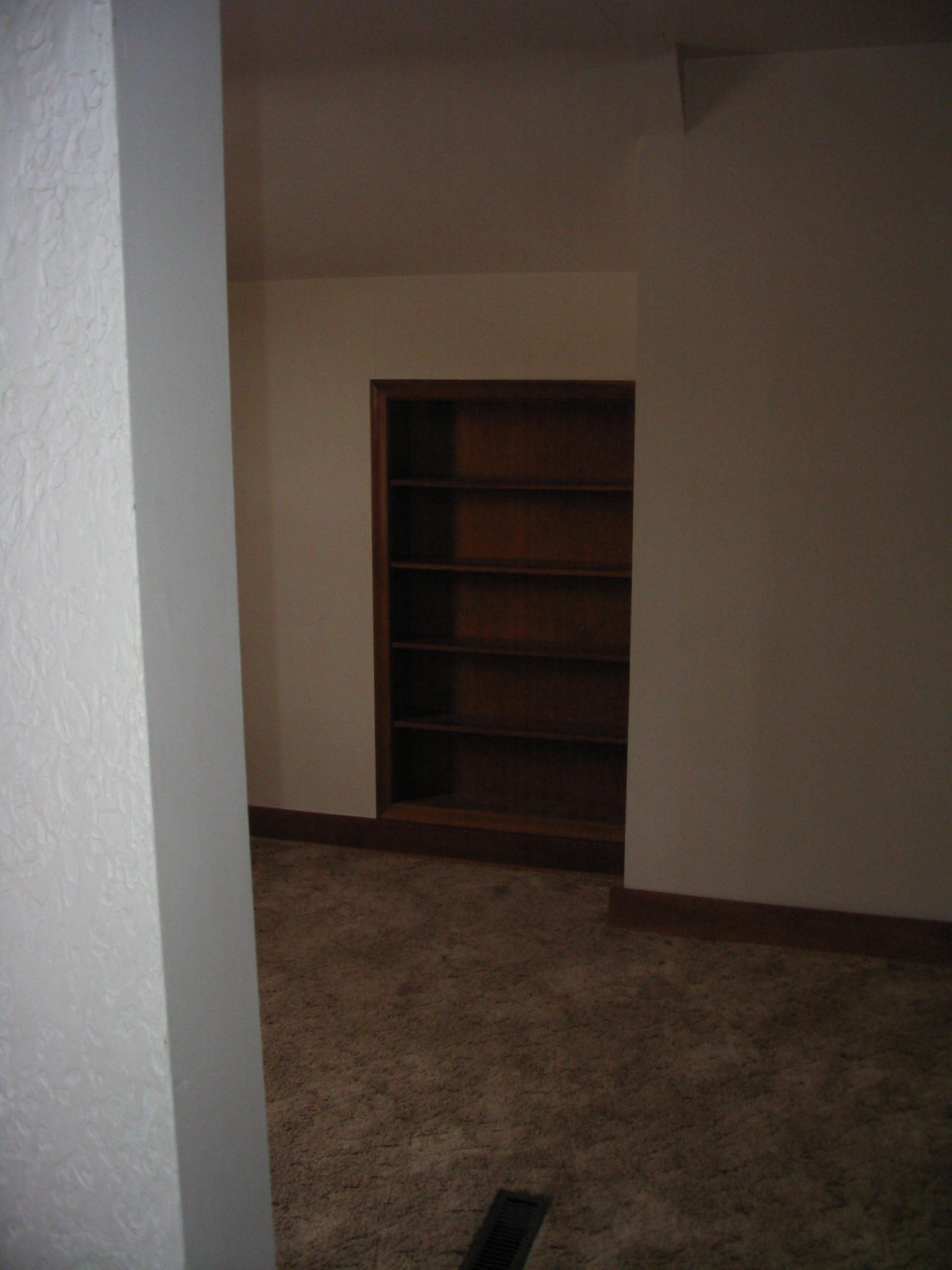 Pre-renovation photo 30